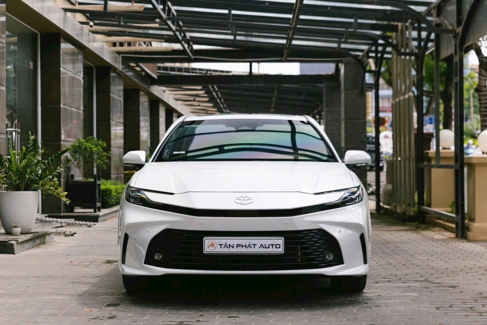 Toyota Camry 2.0Q 2025